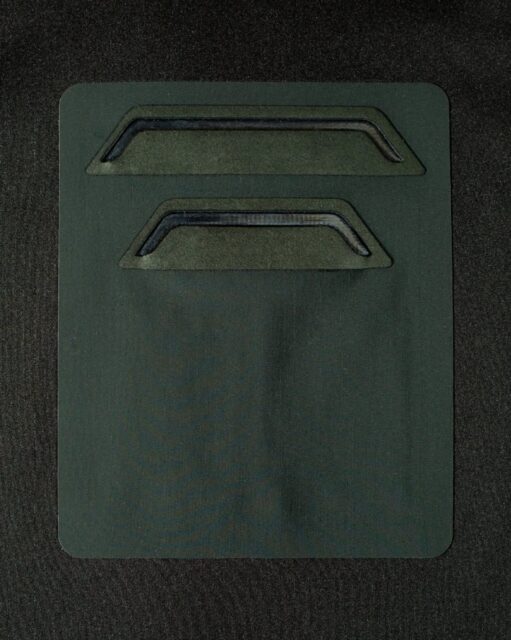 𝗗𝗲𝘁𝘁𝗮𝗴𝗹𝗶𝗼 𝗧𝗲𝗰𝗻𝗶𝗰𝗼 𝗶𝗻 𝗥𝗶𝗹𝗶𝗲𝘃𝗼
Precisione e ingegno definiscono linee essenziali per un design intuitivo e di carattere. Materiali e cuciture garantiscono dettagli che durano nel tempo. 
�#DettaglioTecnico #AbbigliamentoLavoro #InnovazioneSicura