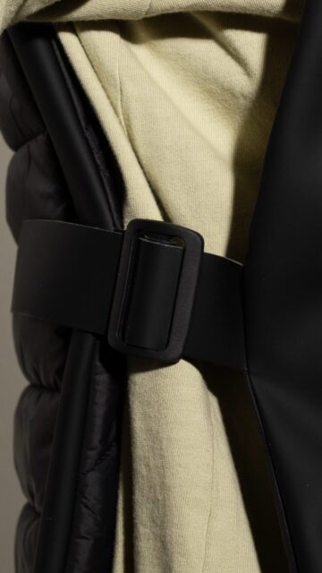 𝗣𝗲𝗿𝗰𝗵𝗲́ 𝗹𝗮 𝗰𝗼𝗲𝗿𝗲𝗻𝘇𝗮 𝗳𝗮 𝗹𝗮 𝗱𝗶𝗳𝗳𝗲𝗿𝗲𝗻𝘇𝗮 𝗶𝗻 𝘂𝗻 𝗰𝗮𝗽𝗼 𝘁𝗲𝗰𝗻𝗶𝗰𝗼
Il design da solo non basta.
Il materiale da solo nemmeno.
È la coerenza tra forma, funzione e performance
che rende un capo davvero tecnico.
Quando tutto lavora nella stessa direzione,
il risultato si sente.
#designtecnico #materialipremium #brandcoerente #madeinitaly