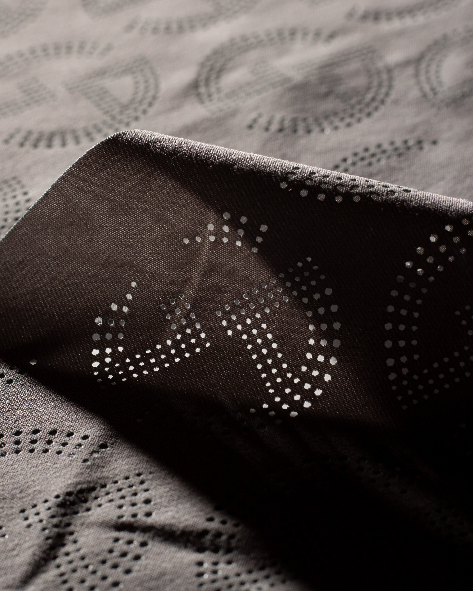 ๐ง๐ฎ๐ด๐น๐ถ๐ผ ๐น๐ฎ๐๐ฒ๐ฟ ๐ฒ ๐๐ฒ๐ฟ๐บ๐ผ๐๐ฎ๐น๐ฑ๐ฎ๐๐๐ฟ๐ฎ: ๐น๐ฎ ๐ฝ๐ฟ๐ฒ๐ฐ๐ถ๐๐ถ๐ผ๐ป๐ฒ ๐ฎ๐น ๐๐ฒ๐ฟ๐๐ถ๐๐ถ๐ผ ๐ฑ๐ฒ๐น ๐ฑ๐ฒ๐๐ถ๐ด๐ป
Tagli netti.
Unioni pulite.
Tolleranze minime.
Quando la tecnologia non si vede,
ma si sente nel capo finito.
#tagliolaser #termosaldatura #tecnologiaabbigliamento #abbigliamentotecnico